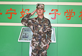 中隊(duì)長：胡雄